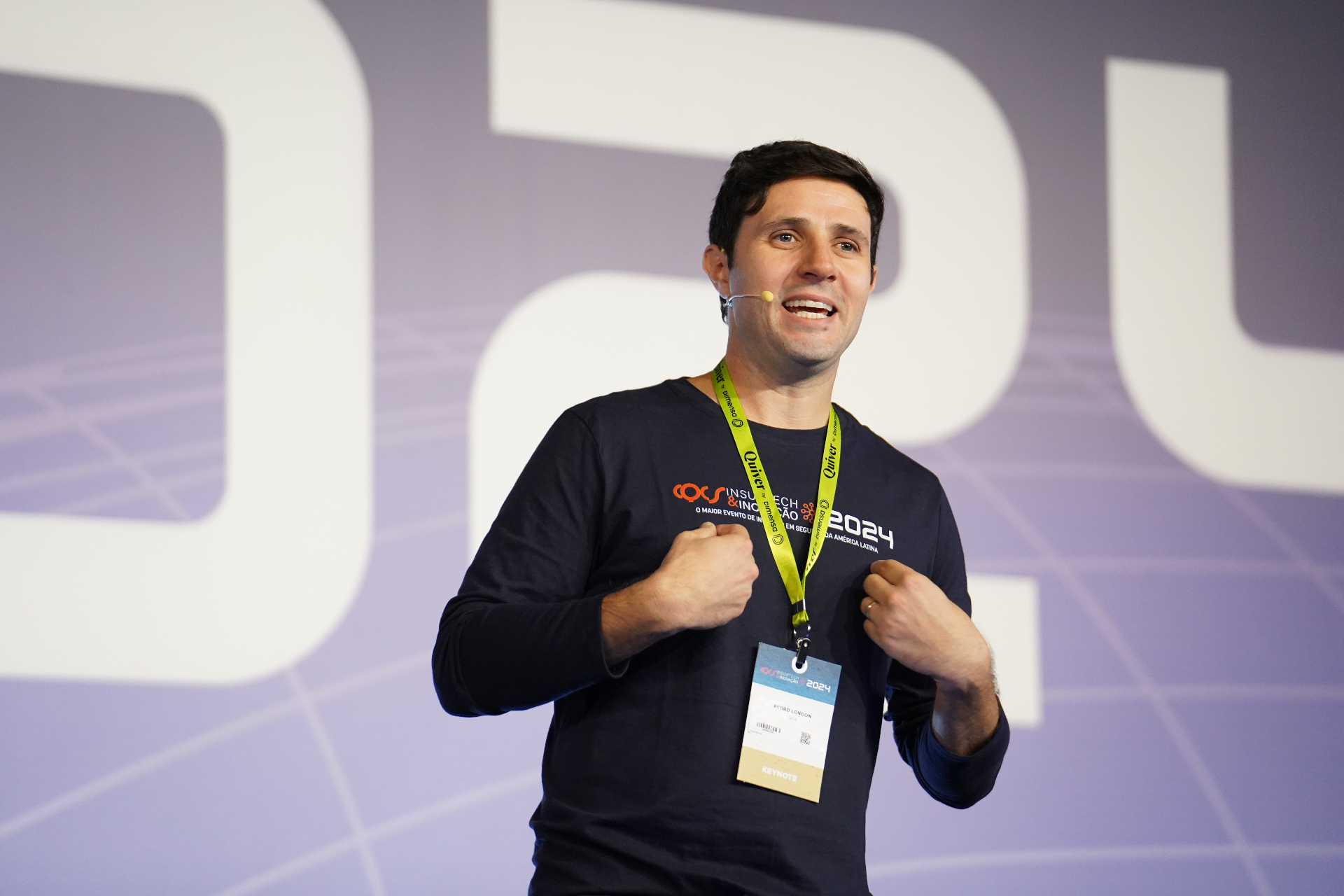 Pedro London durante palestra no CQCS Insurtech & Inovação 2024